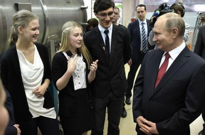 Tổng thống Nga Putin thăm Đại học Bang Novosibirsk. Ảnh: Thenewfederalist