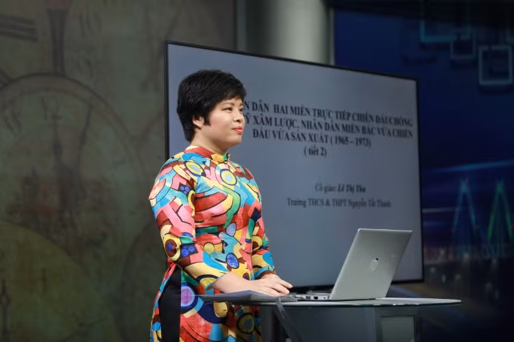 Một buổi dạy học trên truyền hình. Ảnh: Thế Đại