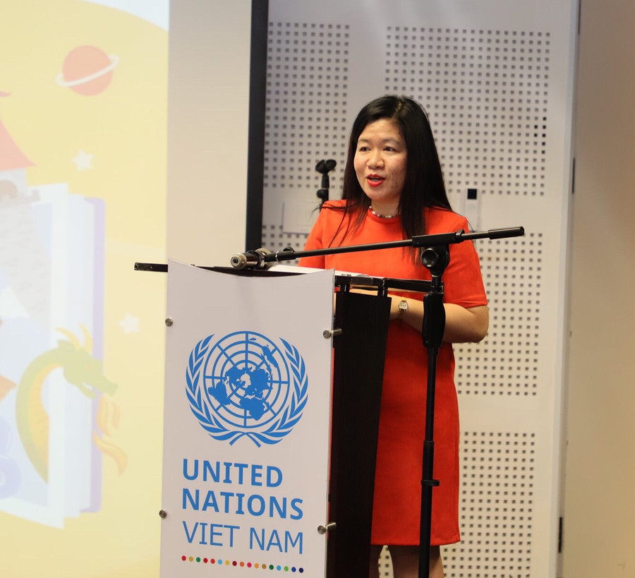 Bà Nguyễn Thị Bích Liên, Giám đốc Quốc gia ChildFund Việt Nam phát biểu tại lễ trao giải cuộc thi “Thế hệ bình đẳng: Sáng truyện cổ tích thời hiện đại”. Bà Nguyễn Thị Bích Liên, Giám đốc Quốc gia ChildFund Việt Nam phát biểu tại lễ trao giải cuộc thi “Thế hệ bình đẳng: Sáng truyện cổ tích thời hiện đại”.