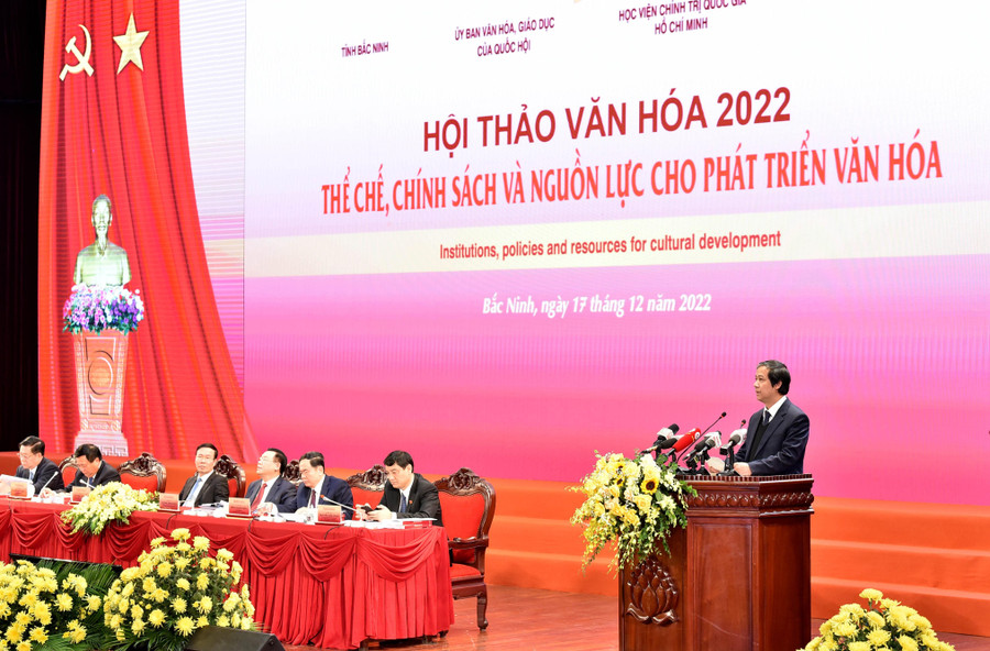 Bộ trưởng Nguyễn Kim Sơn: Muốn học sinh có nhân cách được vun bồi, giàu trải nghiệm, bản thân giáo viên phải có một tâm hồn phong phú, giàu xúc cảm và tri thức.