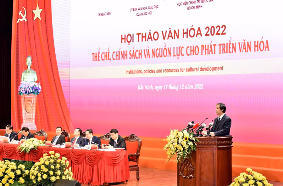 Bộ trưởng Nguyễn Kim Sơn: Muốn học sinh có nhân cách được vun bồi, giàu trải nghiệm, bản thân giáo viên phải có một tâm hồn phong phú, giàu xúc cảm và tri thức.