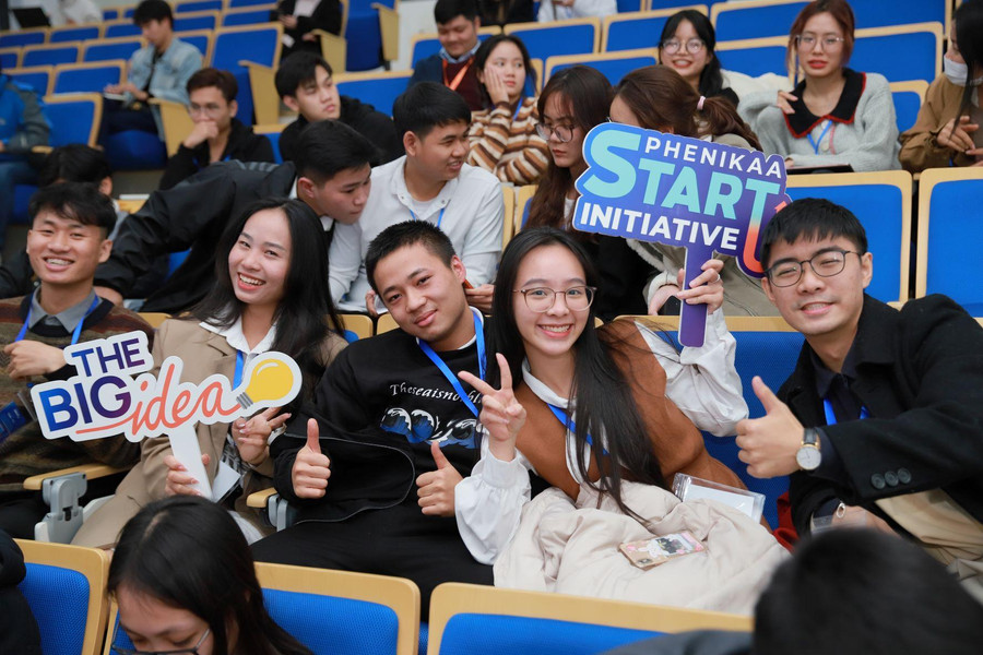 Cuộc thi thu hút 51 đề tài của gần 300 sinh viên đến từ 20 trường ĐH trên địa bàn thành phố Hà Nội tham gia. Cuộc thi thu hút 51 đề tài của gần 300 sinh viên đến từ 20 trường ĐH trên địa bàn thành phố Hà Nội tham gia.