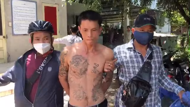 Đối tượng Thế bị công an bắt giữ.