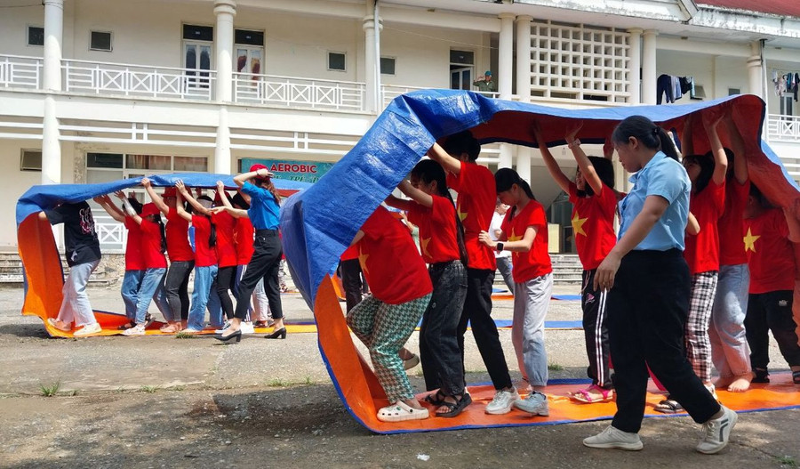 Trẻ tham gia các hoạt động tập thể bổ ích. Trẻ tham gia các hoạt động tập thể bổ ích.