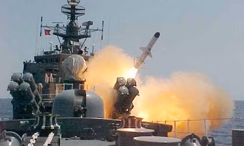 Phóng tên lửa Kh 35 Uran – E trên khinh hạm Molniya