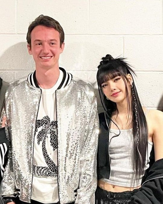 Lisa và Frédéric Arnault liên tục để lộ bằng chứng họ là một đôi.