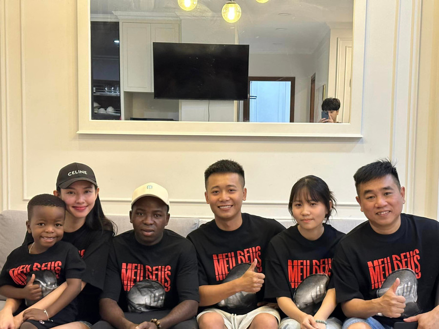 Thùy Tiên giữ mối quan hệ tốt đẹp với Quang Linh Vlogs và team Châu Phi.