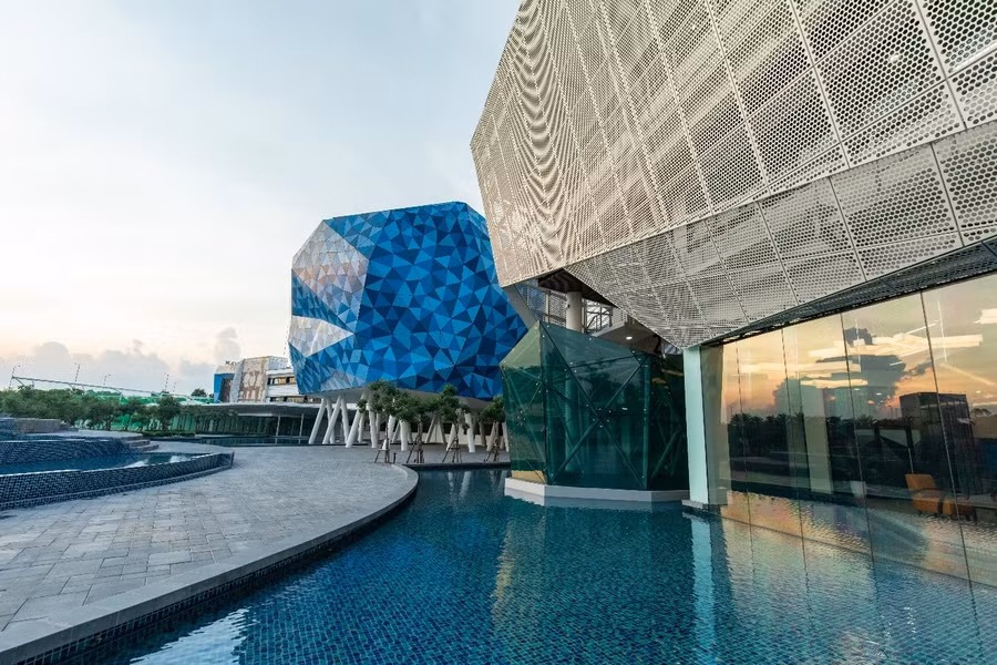 Trong hợp tác giảng dạy và cấp bằng với BUV tại Việt Nam, chương trình của AUB kết hợp giữa các nguyên lý kinh doanh chiến lược và phương pháp thực hành sáng tạo. Trong hợp tác giảng dạy và cấp bằng với BUV tại Việt Nam, chương trình của AUB kết hợp giữa các nguyên lý kinh doanh chiến lược và phương pháp thực hành sáng tạo.