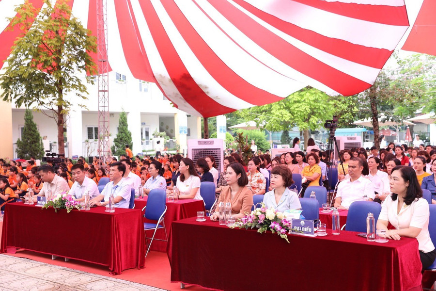 Quang cảnh buổi sinh hoạt chuyên đề.