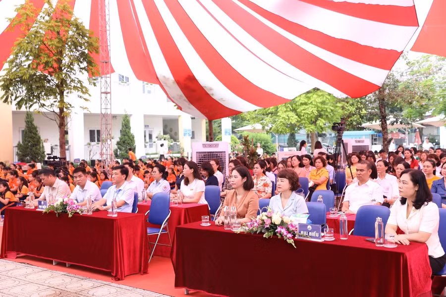 Quang cảnh buổi sinh hoạt chuyên đề.