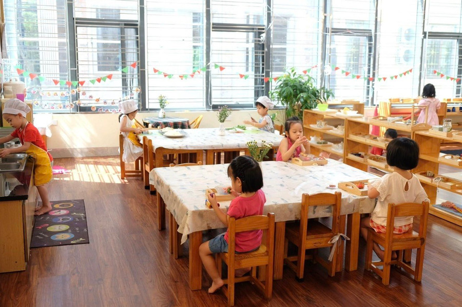 Một lớp học Montessori đạt tiêu chuẩn lớp thực tập do cô Normi Son thẩm định và giám sát.