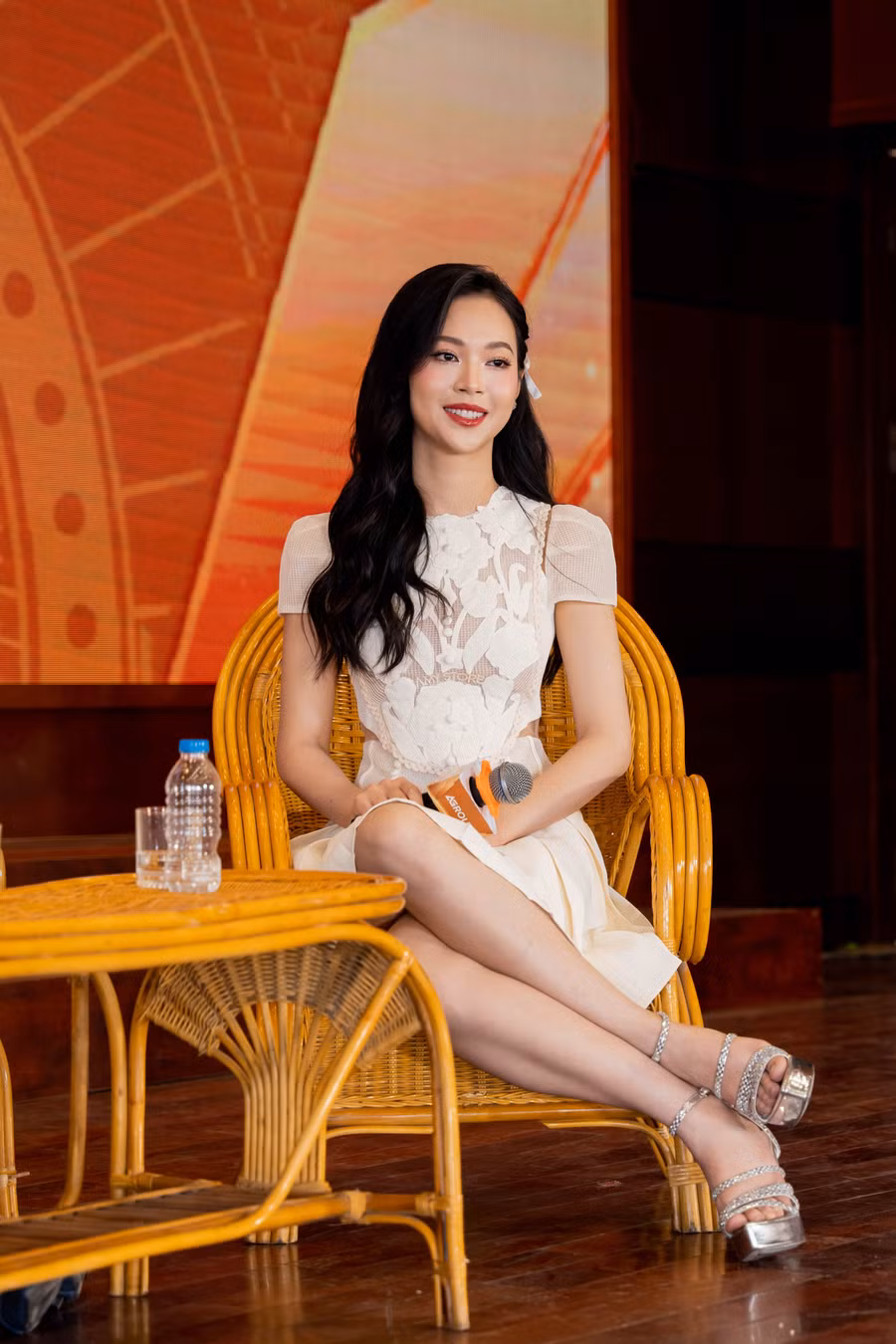 Á hậu Trịnh Thùy Linh. Á hậu Trịnh Thùy Linh.