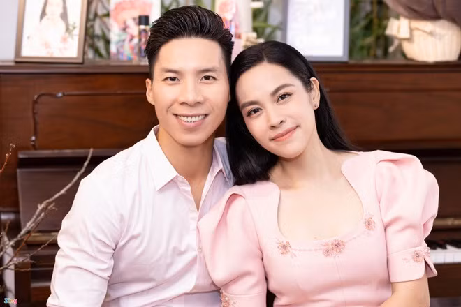 Nghệ sĩ Quốc Nghiệp và ca sĩ O Sen Ngọc Mai. Nghệ sĩ Quốc Nghiệp và ca sĩ O Sen Ngọc Mai.