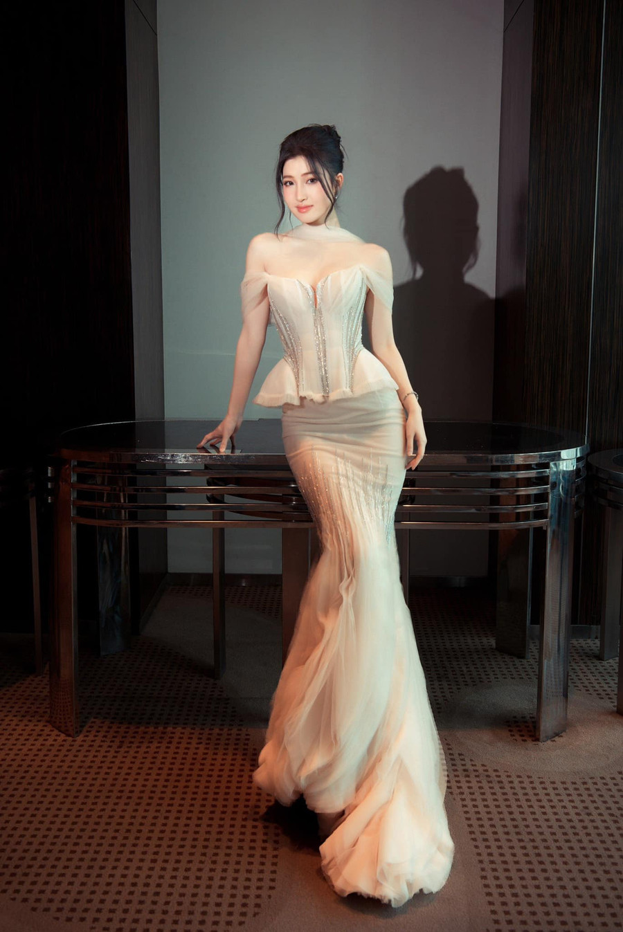 Á hậu Phương Nhi được đề cử 'vẻ đẹp vượt thời gian'. Á hậu Phương Nhi được đề cử 'vẻ đẹp vượt thời gian'.