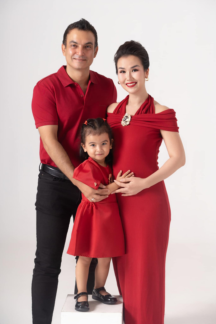 Gia đình nhỏ của Võ Hạ Trâm sắp chào đón thành viên mới. Gia đình nhỏ của Võ Hạ Trâm sắp chào đón thành viên mới.