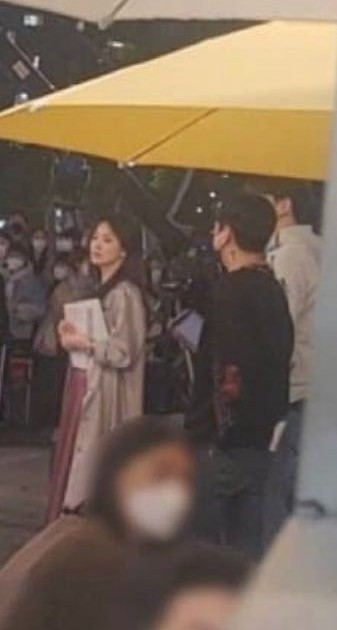 Nhan sắc đời thực của Song Hye Kyo khiến nhiều người trầm trồ.