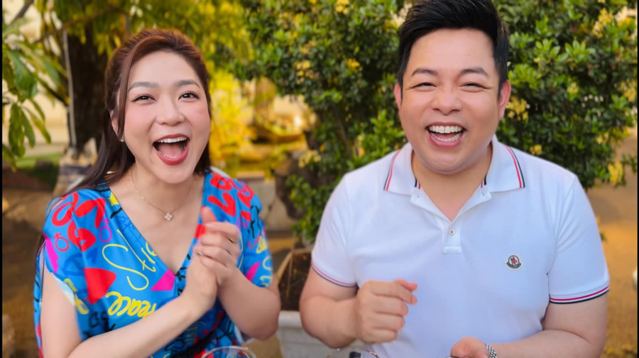 Hà Thanh Xuân và Quang Lê từng nhiều lần dính tin đồn có mối quan hệ tình cảm trên mức tình bạn. Hà Thanh Xuân và Quang Lê từng nhiều lần dính tin đồn có mối quan hệ tình cảm trên mức tình bạn.