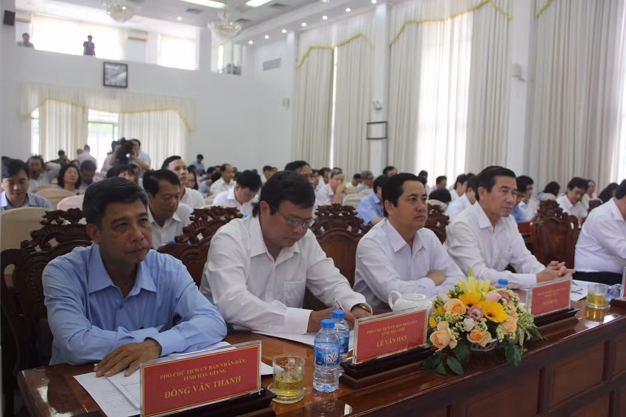 Đại diện lãnh đạo các tỉnh, thành ĐBSCL tham dự hội nghị