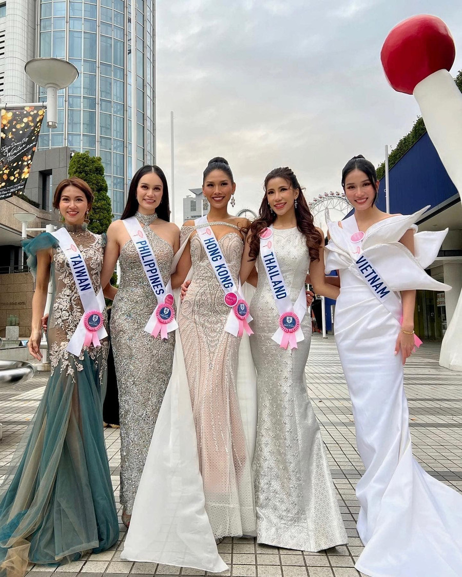 Á hậu Phương Anh tham gia ghi hình cùng ‘hội chị em’ Miss International 2022 tại không gian đường phố Nhật Bản. Á hậu Phương Anh tham gia ghi hình cùng ‘hội chị em’ Miss International 2022 tại không gian đường phố Nhật Bản.