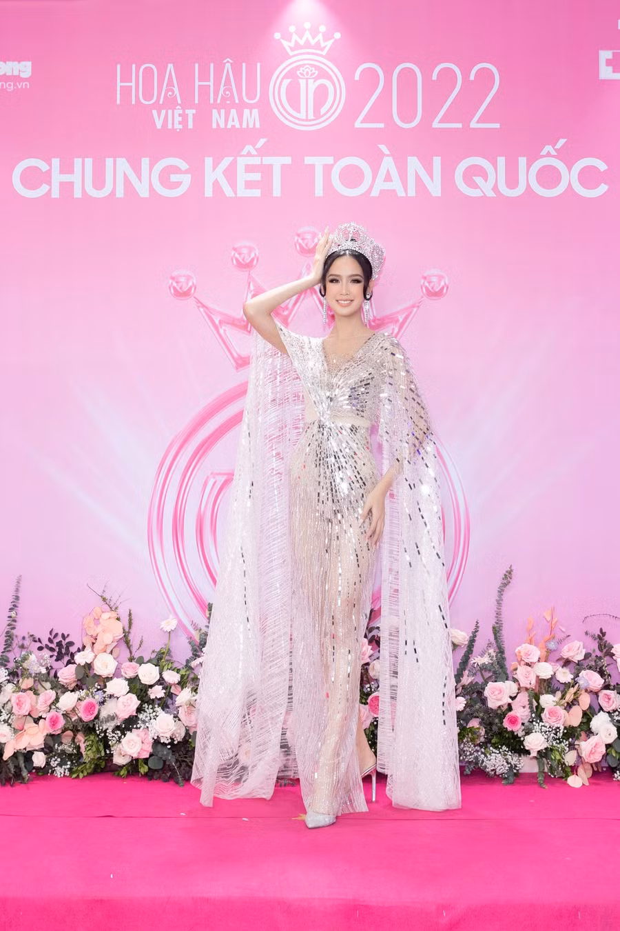 Hoa hậu Bảo Ngọc trong thiết kế xuyên thấu khoe trọn vóc dáng cùng chiều cao nổi bật.