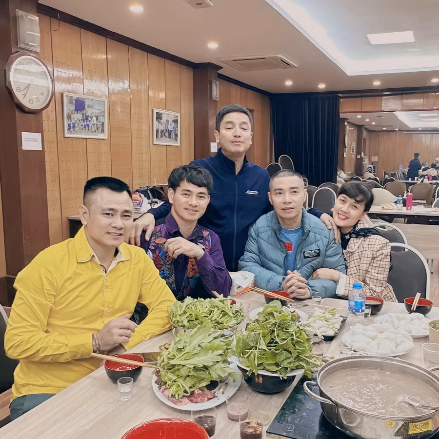 NSND Công Lý cùng các nghệ sĩ gặp mặt chuẩn bị cho chương trình Táo Quân 2023.