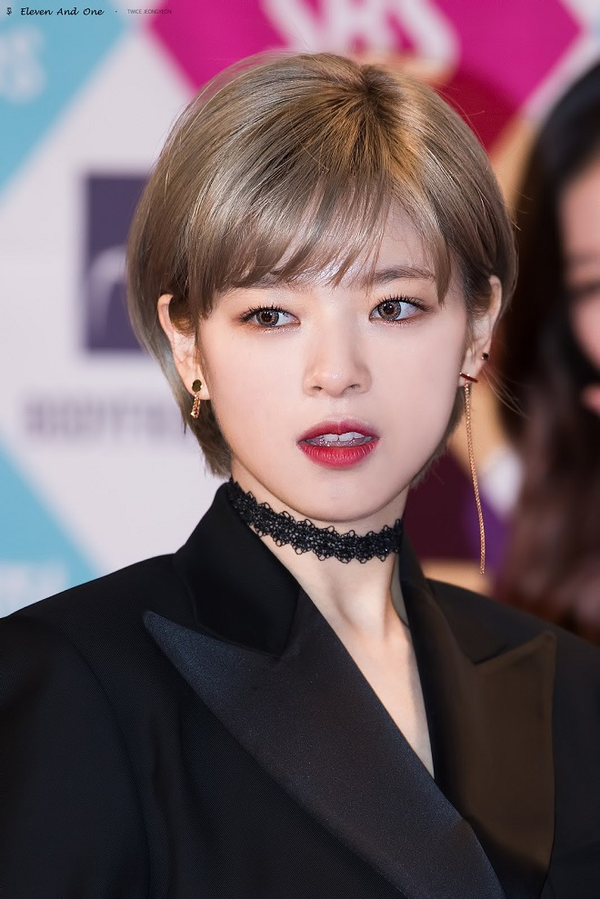 Jeongyeon (TWICE) vị trí số 14. Jeongyeon (TWICE) vị trí số 14.
