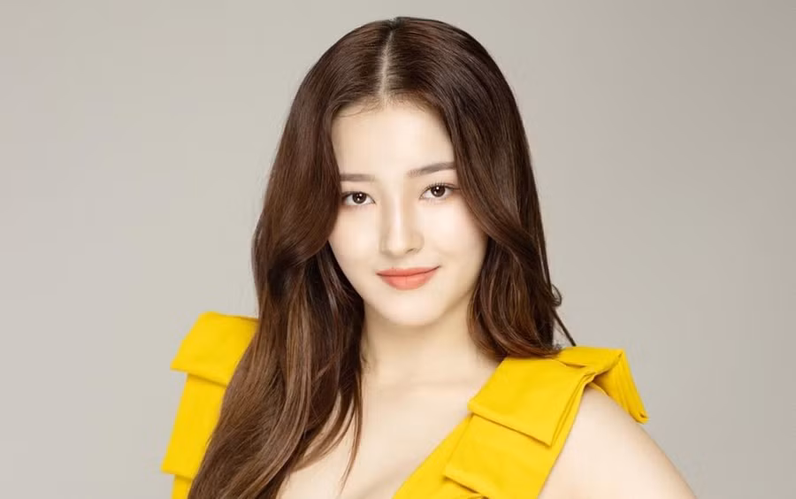 Nancy (MOMOLAND) vị trí số 6.