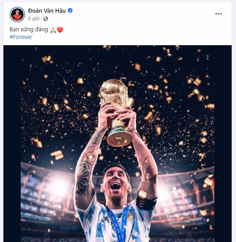 Cầu thủ trẻ Đoàn Văn Hậu nghẹn ngào thốt lên: "Bạn xứng đáng". Cầu thủ trẻ Đoàn Văn Hậu nghẹn ngào thốt lên: "Bạn xứng đáng".