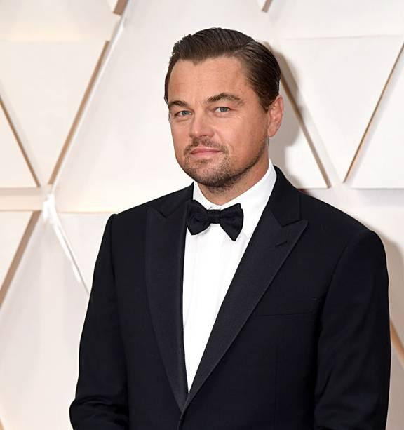 Leonardo DiCaprio: Ngôi sao của phim Titanic từng hóa thân vào một nhân vật nổi tiếng bị mắc chứng OCD trong The Aviator. Khi tham gia thủ vai diễn này, DiCaprio đã trở lại với nỗi ám ảnh thời thơ ấu của chính mình đó là sợ vỉa hè đầy những vết nứt và bã kẹo cao su. Nam diễn viên thổ lộ: “Khi còn bé, tôi rất sợ những vết nứt trên con đường đến trường và phải trở về nhà vẫn bằng lối đó hoặc một con đường khác đầy bã kẹo cao su”. Leonardo DiCaprio: Ngôi sao của phim Titanic từng hóa thân vào một nhân vật nổi tiếng bị mắc chứng OCD trong The Aviator. Khi tham gia thủ vai diễn này, DiCaprio đã trở lại với nỗi ám ảnh thời thơ ấu của chính mình đó là sợ vỉa hè đầy những vết nứt và bã kẹo cao su. Nam diễn viên thổ lộ: “Khi còn bé, tôi rất sợ những vết nứt trên con đường đến trường và phải trở về nhà vẫn bằng lối đó hoặc một con đường khác đầy bã kẹo cao su”.