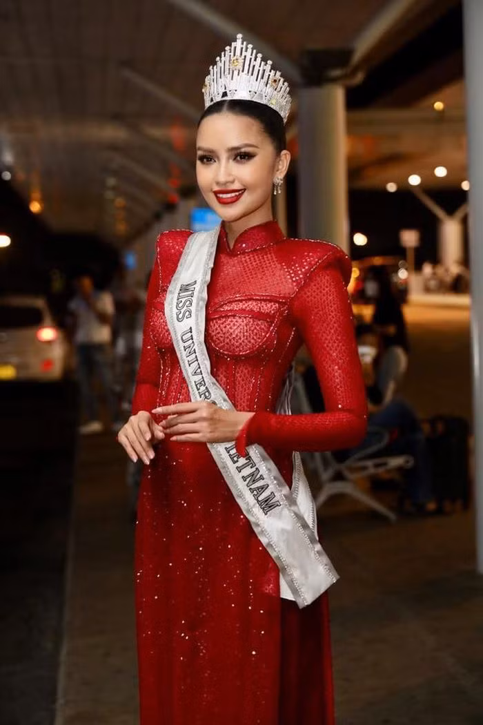 Ngọc Châu lên đường tham dự Hoa hậu Hoàn vũ 2022 được tổ chức ở Mỹ.