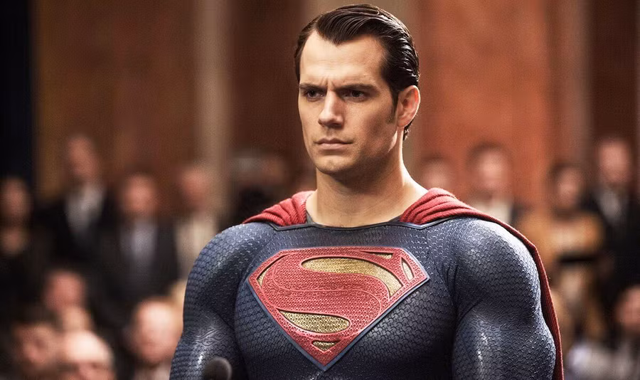 Henry Cavill sinh năm 1983, là diễn viên người Anh, nổi tiếng với vai diễn Siêu nhân trong loạt phim của vũ trụ điện ảnh DC và vai thợ săn quái vật trong series 'The Witcher'.