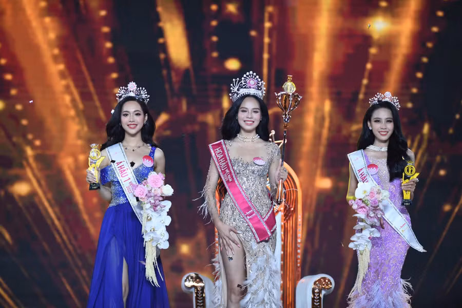 Huỳnh Thị Thanh Thủy xuất sắc đăng quang Hoa hậu Việt Nam 2022.