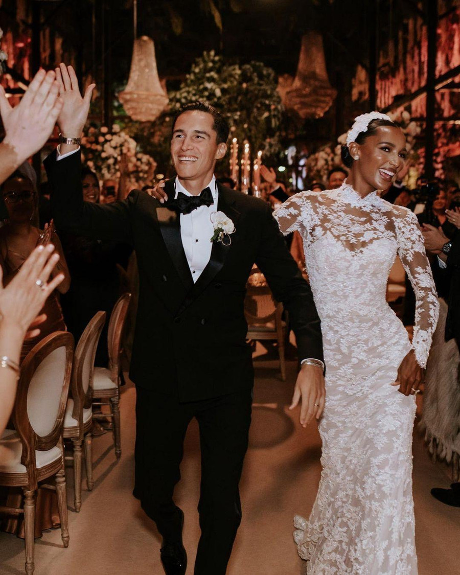 Năm ngoái, Jasmine Tookes tổ chức đám cưới cổ tích với Juan David Borrero – Giám đốc điều hành Snapchat và là con trai tổng thống Ecuador Alfredo Borrero. Năm ngoái, Jasmine Tookes tổ chức đám cưới cổ tích với Juan David Borrero – Giám đốc điều hành Snapchat và là con trai tổng thống Ecuador Alfredo Borrero.