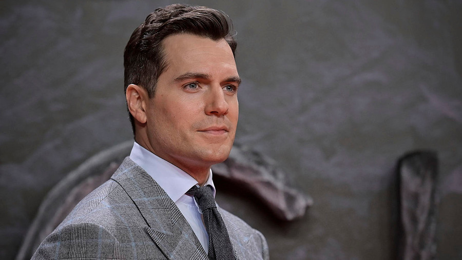 “Người thép” là bộ phim chính thức đưa Cavill lên một nấc thang mới trong sự nghiệp. Cùng năm đó, anh được bầu là “Người đàn ông quyến rũ nhất thế giới” của tạp chí Glamour. Còn tạp chí Empire xếp anh đứng thứ 3 trong danh sách “100 diễn viên quyến rũ nhất năm 2013”. “Người thép” là bộ phim chính thức đưa Cavill lên một nấc thang mới trong sự nghiệp. Cùng năm đó, anh được bầu là “Người đàn ông quyến rũ nhất thế giới” của tạp chí Glamour. Còn tạp chí Empire xếp anh đứng thứ 3 trong danh sách “100 diễn viên quyến rũ nhất năm 2013”.