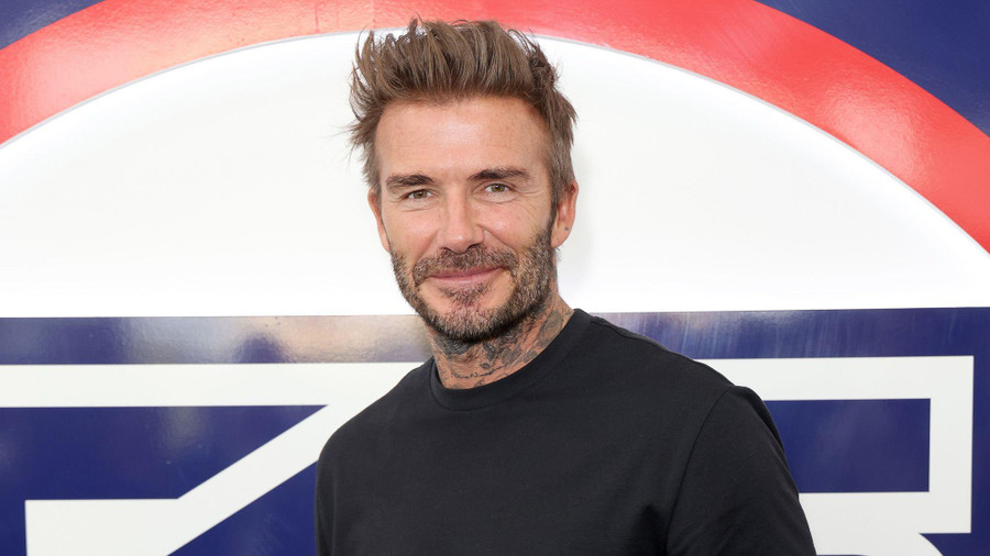 David Beckham: Cựu cầu thủ từng thừa nhận bản thân phải đấu tranh với OCD: “Tôi luôn muốn sắp xếp mọi thứ thành một đường thẳng hoặc có đôi có cặp. Khi nghỉ ở khách sạn, trước khi có thể thư giãn, tôi phải cất hết các tờ rơi và những cuốn sách vào trong ngăn kéo. Mọi thứ đều phải hoàn hảo”, David Beckham nói. David Beckham: Cựu cầu thủ từng thừa nhận bản thân phải đấu tranh với OCD: “Tôi luôn muốn sắp xếp mọi thứ thành một đường thẳng hoặc có đôi có cặp. Khi nghỉ ở khách sạn, trước khi có thể thư giãn, tôi phải cất hết các tờ rơi và những cuốn sách vào trong ngăn kéo. Mọi thứ đều phải hoàn hảo”, David Beckham nói.