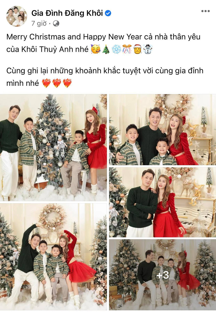 Gia đình Đăng Khôi thực hiện bộ ảnh Noel. Nam ca sĩ chia sẻ: &quot;Merry Christmas. Đây là Giáng sinh của gia đình mình nè. Chúc nhà nhà Giáng sinh an lành, hạnh phúc nha&quot;.