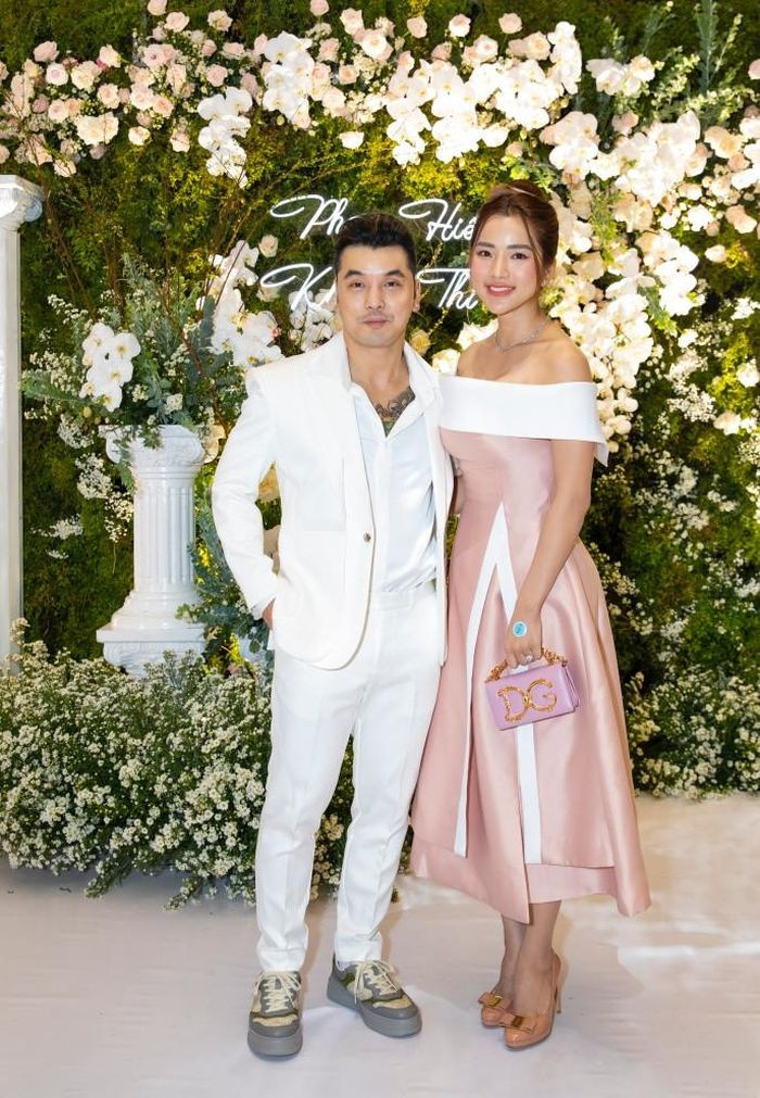Vợ chồng nam ca sĩ Ưng Hoàng Phúc và bà xã Kim Cương.