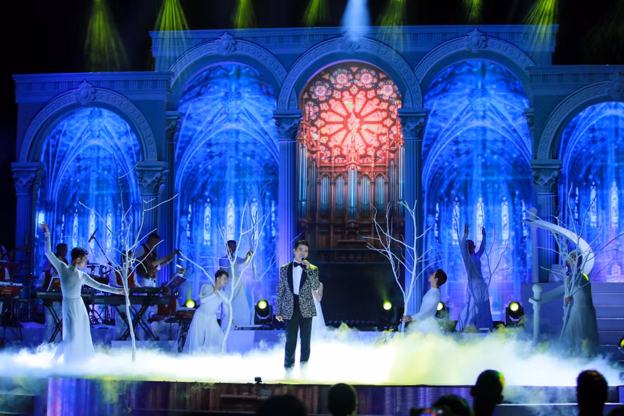 Hàng loạt ca sĩ nổi tiếng đã tham gia trong chương trình. Hàng loạt ca sĩ nổi tiếng đã tham gia trong chương trình.