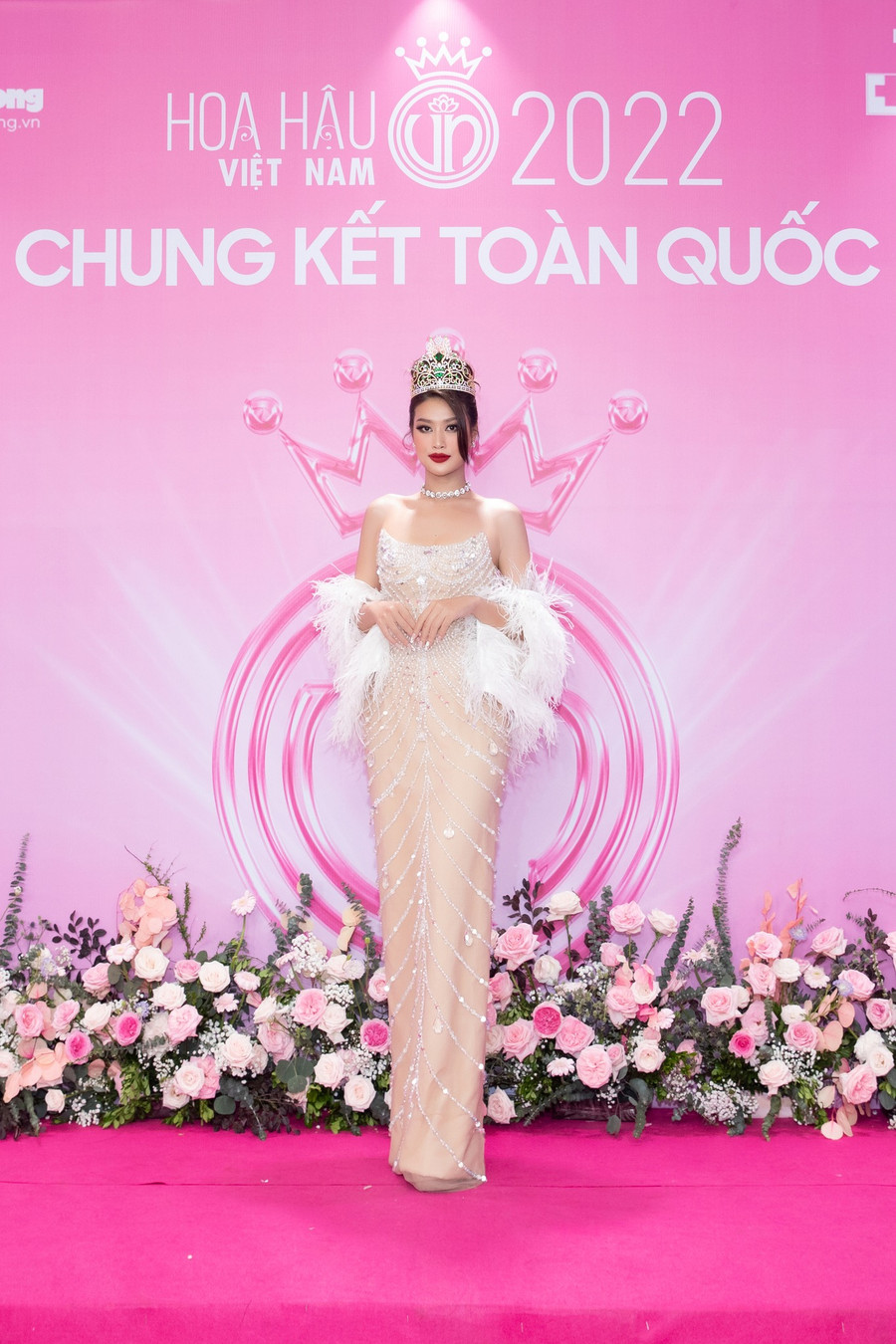 Thần thái kiêu sa của Hoa hậu Đoàn Thiên Ân. Thần thái kiêu sa của Hoa hậu Đoàn Thiên Ân.