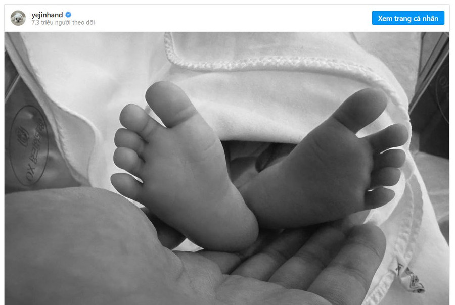 Son Ye Jin lần đầu khoe ảnh cậu con trai đầu lòng. Son Ye Jin lần đầu khoe ảnh cậu con trai đầu lòng.