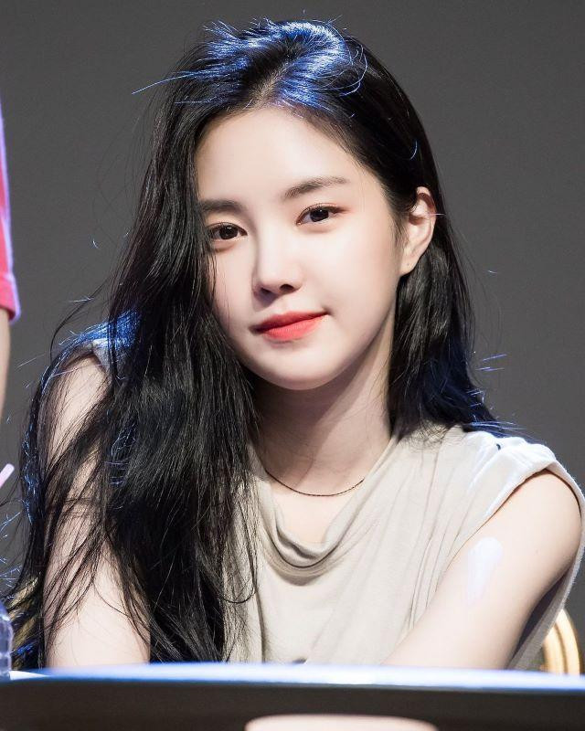 Naeun (Apink) vị trí số 20. Naeun (Apink) vị trí số 20.