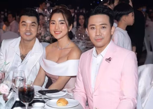 Trấn Thành sẽ làm MC trong tiệc cưới của Khánh Thi và Phan Hiển.