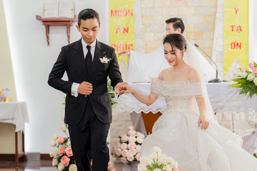 Tiệc cưới của Khánh Thi và Phan Hiển sẽ diễn ra vào ngày 22/12. Tiệc cưới của Khánh Thi và Phan Hiển sẽ diễn ra vào ngày 22/12.