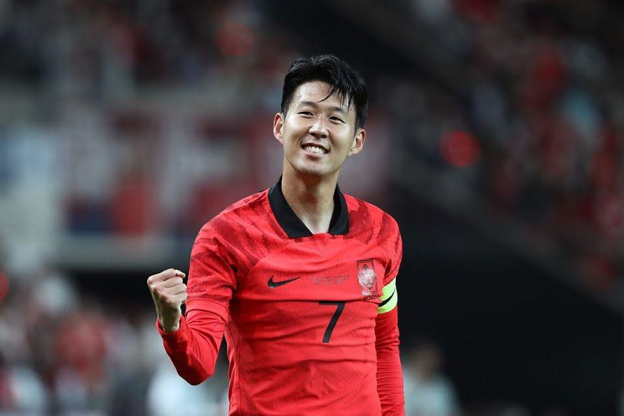 Son Heung Min liên tục dính tin đồn hẹn hò với các mỹ nữ nổi tiếng của Hàn Quốc. Son Heung Min liên tục dính tin đồn hẹn hò với các mỹ nữ nổi tiếng của Hàn Quốc.