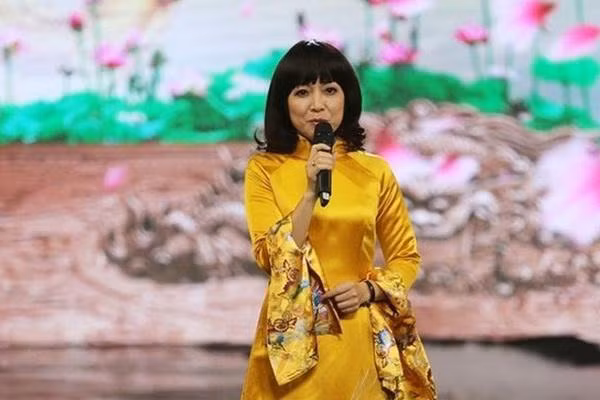 MC Thảo Vân trên sân khấu chương trình Táo Quân.