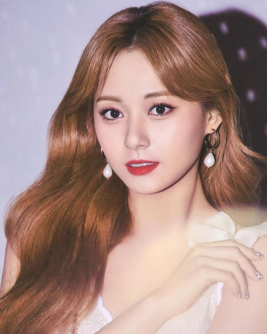 Tzuyu (TWICE) vị trí số 3. Tzuyu (TWICE) vị trí số 3.