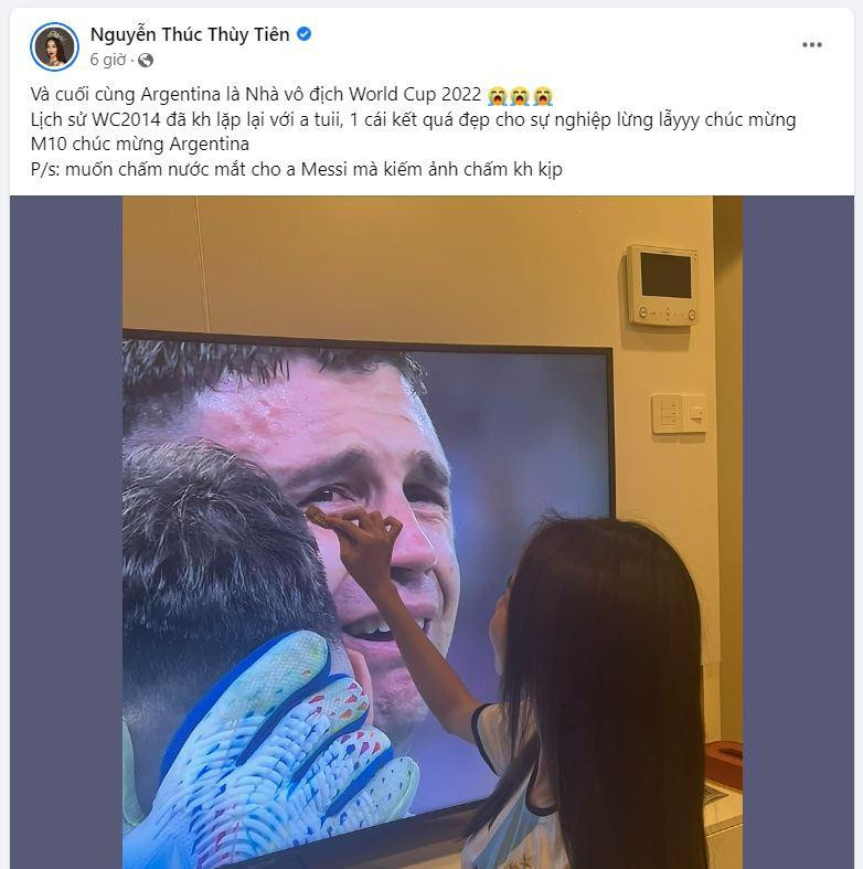 Mặc dù lịch trình công việc bận rộn nhưng với tình yêu dành cho bóng đá, Hoa hậu Nguyễn Thúc Thùy Tiên đã thức tới khuya để cổ vũ cho đội bóng mà mình yêu thích. Cô chia sẻ: “Và cuối cùng Argentina là Nhà vô địch World Cup 2022. Lịch sử WC2014 đã không lặp lại với anh tôi, 1 cái kết quá đẹp cho sự nghiệp lừng lẫy chúc mừng M10 chúc mừng Argentina”. Mặc dù lịch trình công việc bận rộn nhưng với tình yêu dành cho bóng đá, Hoa hậu Nguyễn Thúc Thùy Tiên đã thức tới khuya để cổ vũ cho đội bóng mà mình yêu thích. Cô chia sẻ: “Và cuối cùng Argentina là Nhà vô địch World Cup 2022. Lịch sử WC2014 đã không lặp lại với anh tôi, 1 cái kết quá đẹp cho sự nghiệp lừng lẫy chúc mừng M10 chúc mừng Argentina”.