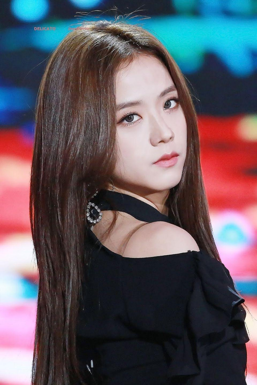 Jisoo (BLACKPINK) vị trí số 1. Jisoo (BLACKPINK) vị trí số 1.