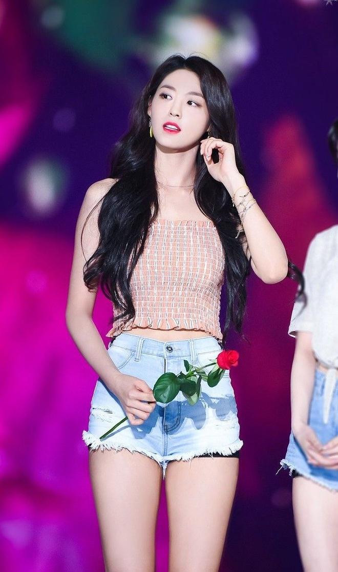 Seolhyun (AOA) đứng ở vị trí số 25. Seolhyun (AOA) đứng ở vị trí số 25.