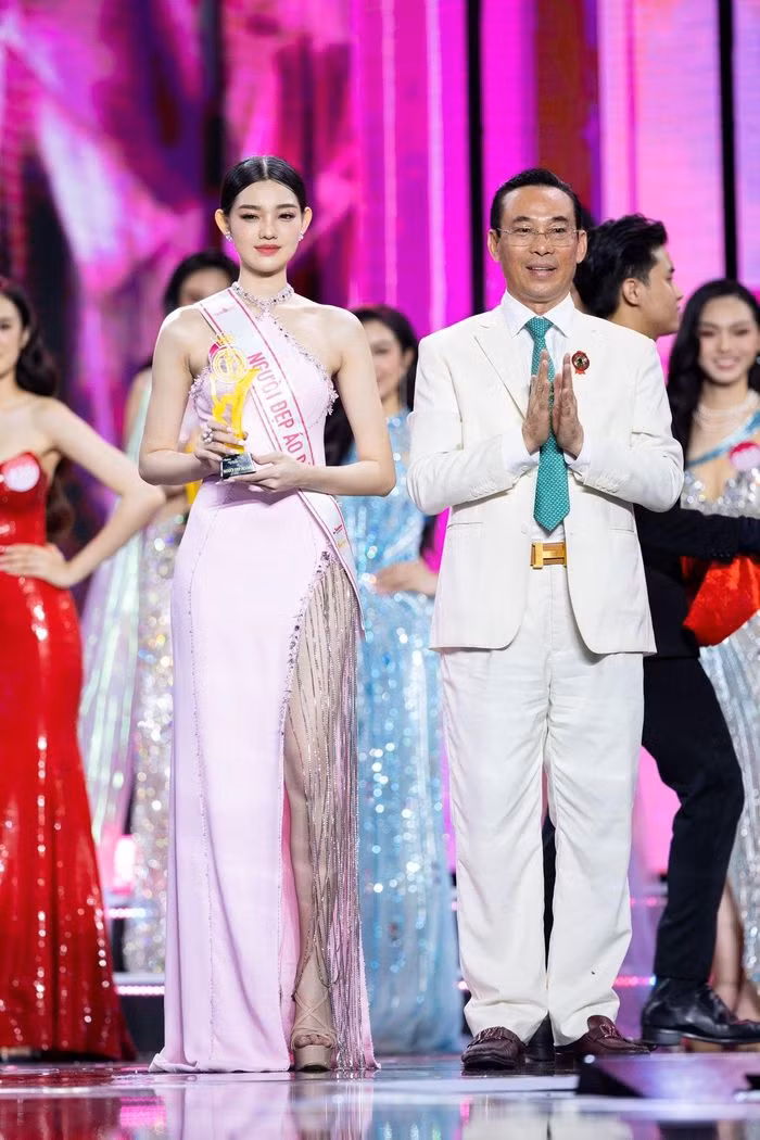 Được kì vọng sẽ đạt thứ hạng cao nhưng thí sinh Trần Thị Bé Quyên đã dừng chân tại top 10 Hoa hậu Việt Nam 2022.